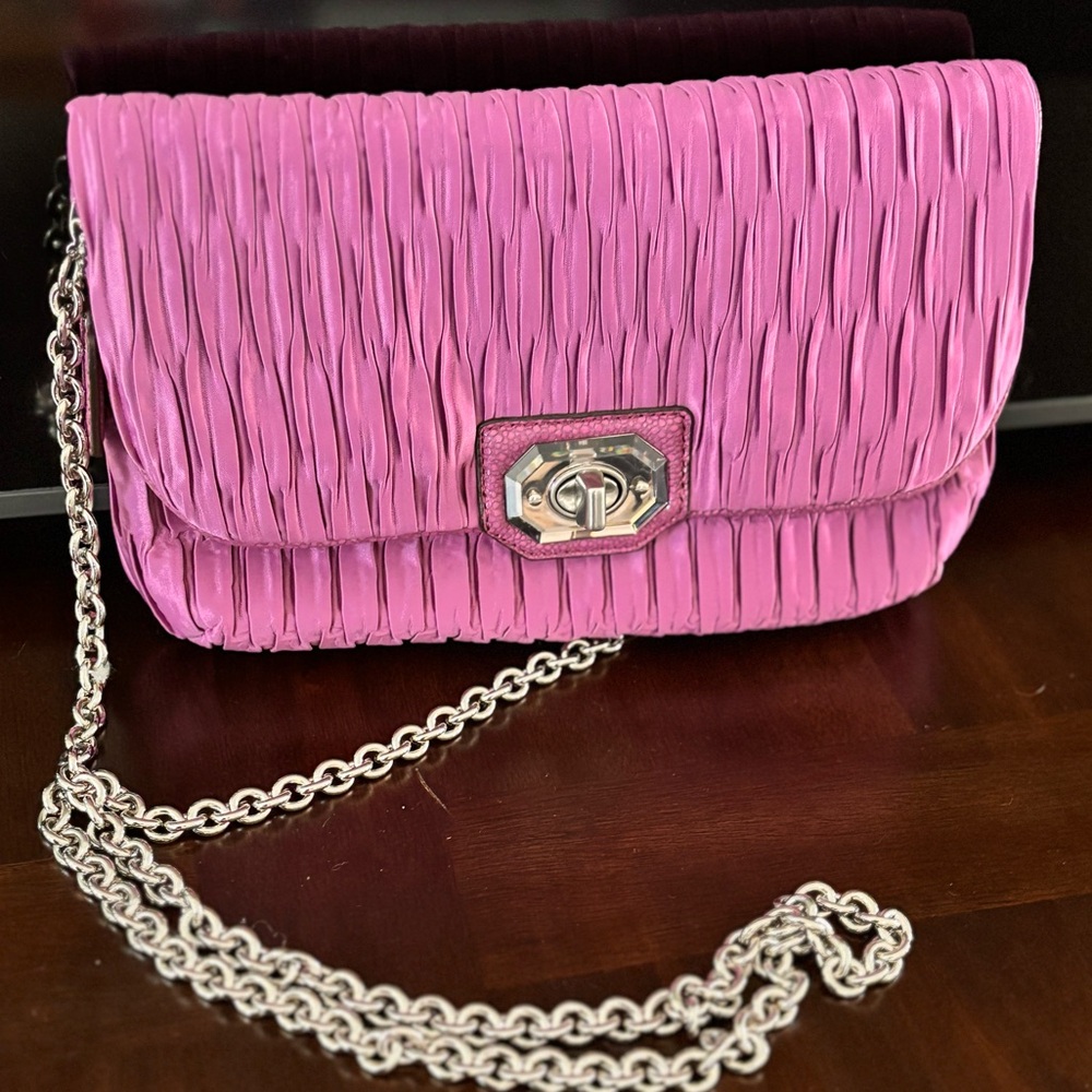 COACH dressy fuchsia/magenta pintuck bag w/ silver hardware&strap.Excllnt cond!